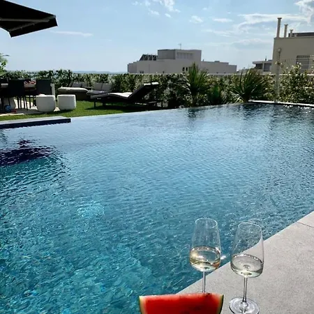 Lux - With Private Pool شقة *