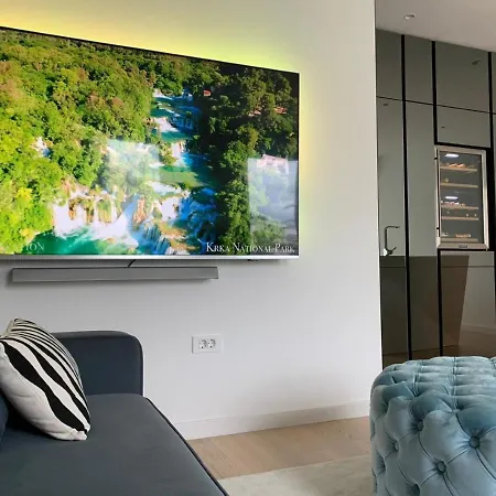 Lux - With Private Pool سبليت